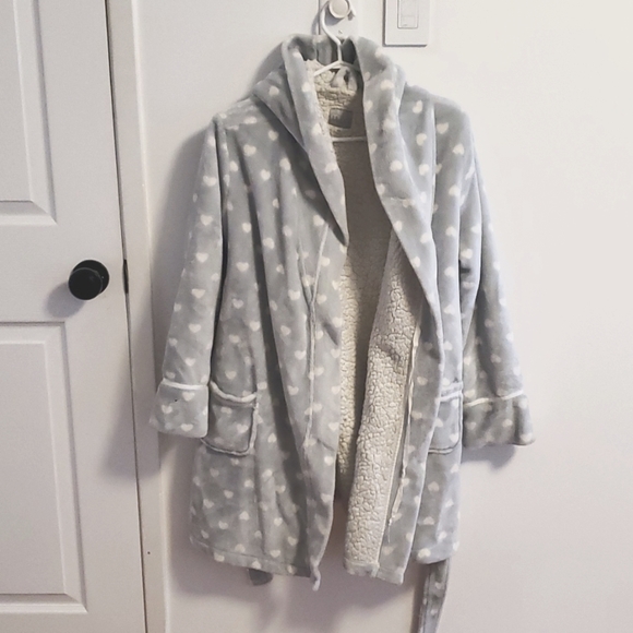 Miiyu Small fuzzy Bath Robe - Picture 1 of 4